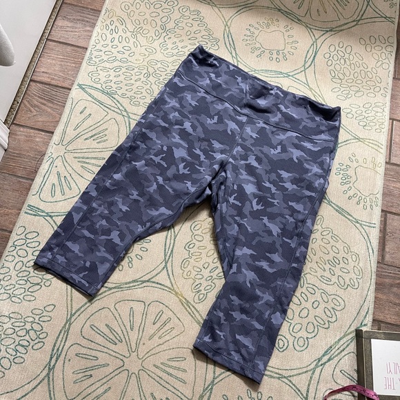 Athleta Pants - 3x Capri leggings.
